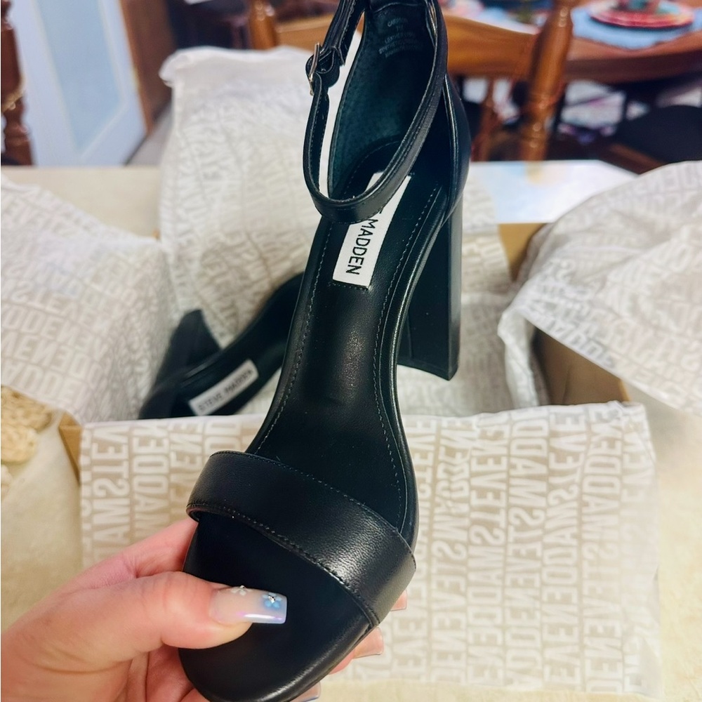 Steve Madden Elegant Black Heeled Sandals